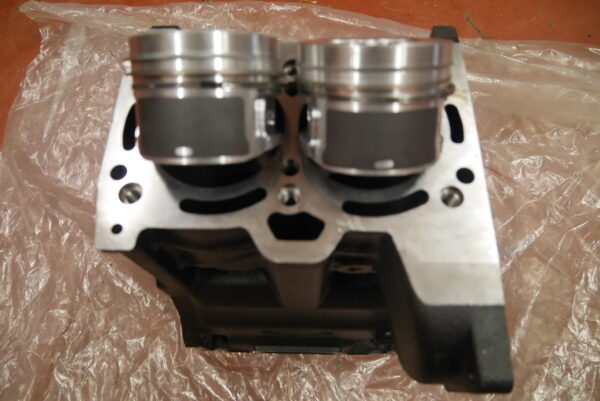 Carter Blocco Motore compreso 2 pistoni  Piaggio  850007