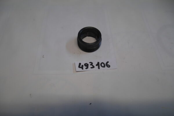 Ghiera fissaggio Precamera combustione  Piaggio  493106  